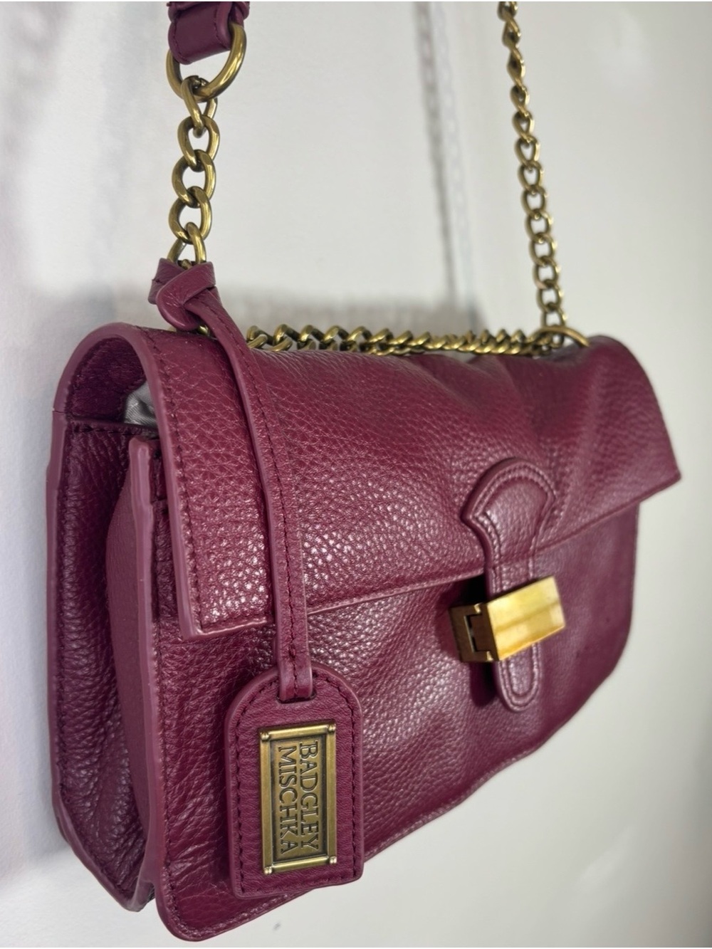 Badgley Mischka Burgundy Pebbled Leather Foldover Shoulder Bag Gold Chain - Picture 3 of 12